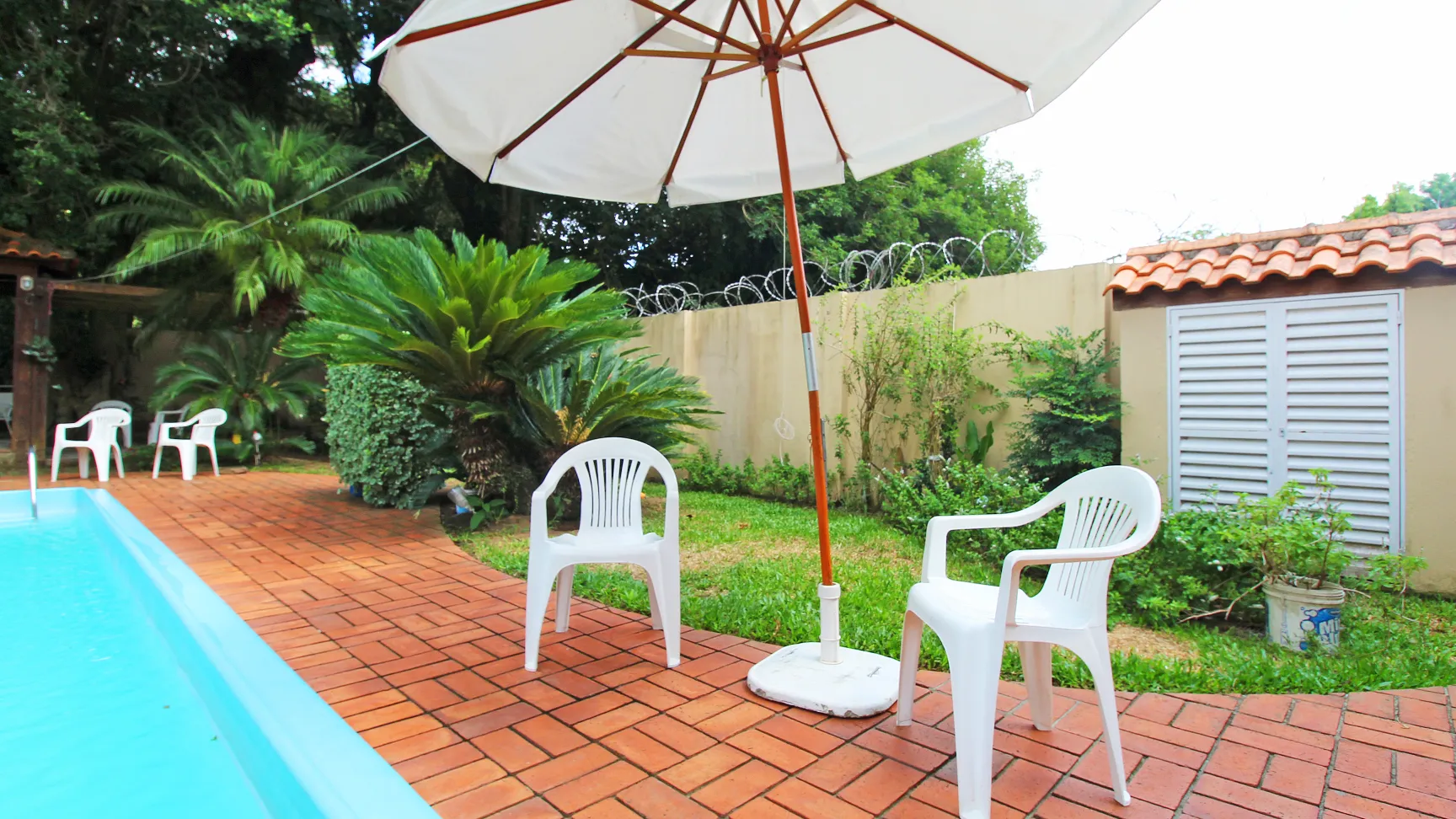 Lado da Piscina